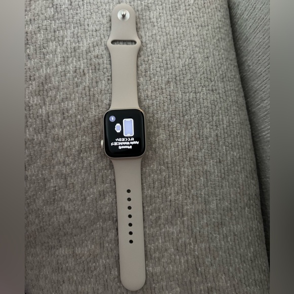 Apple Watch SE 3 [GPS 40mm] Smartwatch with Starlight Aluminum Case & Band - Picture 7 of 7